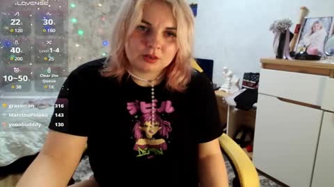 Snapshot of mari_77777 chatting on 02/04/25, 05:45 Mari online show from 02/04/25, 05:45