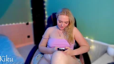 Snapshot of mari_kiku chatting on 11/26/25, 01:39 Kiku and Marii - online show from 11/26/25, 01:39