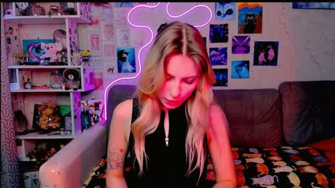 Snapshot of maria_hunt chatting on 12/06/24, 03:30 Maria online show from 12/06/24, 03:30