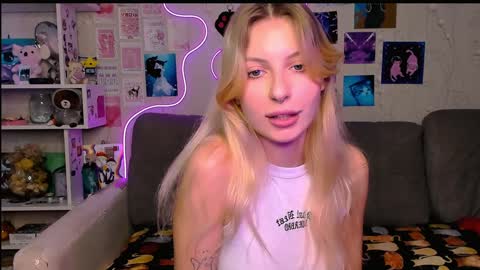 Snapshot of maria_hunt chatting on 12/07/24, 06:21 Maria online show from 12/07/24, 06:21
