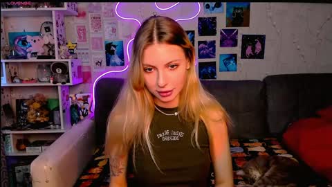 Snapshot of maria_hunt chatting on 12/12/24, 05:42 Maria online show from 12/12/24, 05:42
