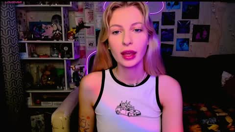 Snapshot of maria_hunt chatting on 12/19/24, 03:29 Maria online show from 12/19/24, 03:29