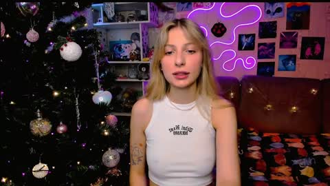 Snapshot of maria_hunt chatting on 12/28/24, 04:51 Maria online show from 12/28/24, 04:51