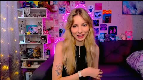 Snapshot of maria_hunt chatting on 02/08/25, 03:30 Maria online show from 02/08/25, 03:30