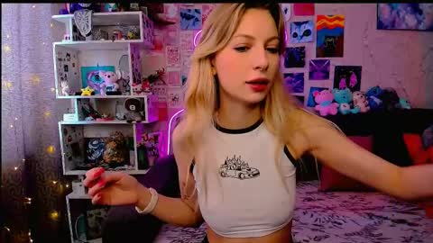 Snapshot of maria_hunt chatting on 02/15/25, 04:47 Maria online show from 02/15/25, 04:47