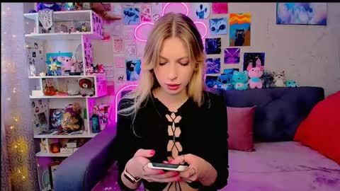 Snapshot of maria_hunt chatting on 02/27/25, 04:20 Maria online show from 02/27/25, 04:20