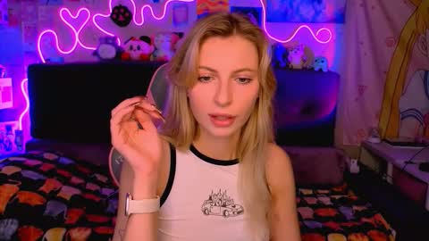 Snapshot of maria_hunt chatting on 10/08/25, 05:05 Maria online show from 10/08/25, 05:05