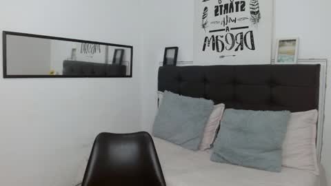 maria_jose_h online show from 10/16/25, 02:12