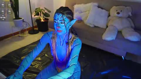 Snapshot of maria_petit chatting on 10/31/25, 10:33 M. online show from 10/31/25, 10:33