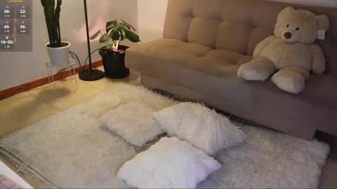 Snapshot of maria_petit chatting on 11/05/25, 11:27 M. online show from 11/05/25, 11:27