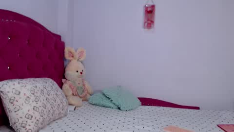 Giselle Mara  online show from 11/18/25, 10:25