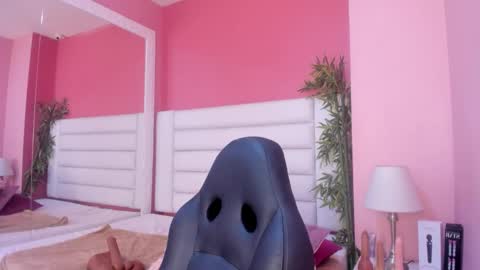 Mariam online show from 11/16/25, 03:34