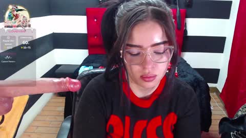 Snapshot of marian_ran_ chatting on 12/21/24, 10:06 Marian online show from 12/21/24, 10:06