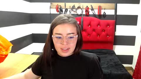 Snapshot of marian_ran_ chatting on 02/21/25, 04:07 Marian online show from 02/21/25, 04:07