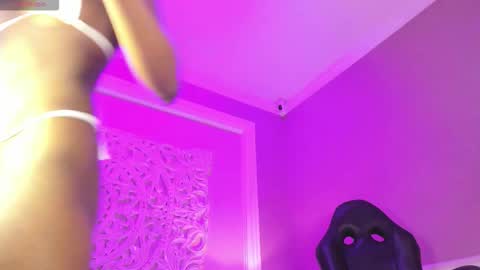 Snapshot of marian_reynolds chatting on 11/18/25, 11:58 Marian Reynolds online show from 11/18/25, 11:58