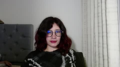 Snapshot of mariana124_ chatting on 01/02/25, 12:24 Mariana online show from 01/02/25, 12:24