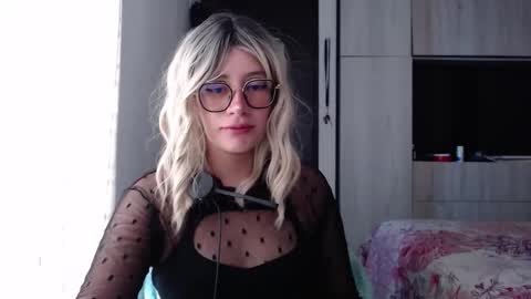 Snapshot of mariana124_ chatting on 09/24/25, 07:06 Mariana online show from 09/24/25, 07:06