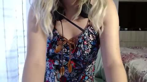 Snapshot of mariana124_ chatting on 09/27/25, 09:53 Mariana online show from 09/27/25, 09:53