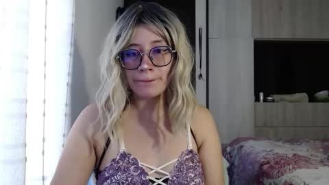 Snapshot of mariana124_ chatting on 09/29/25, 06:02 Mariana online show from 09/29/25, 06:02