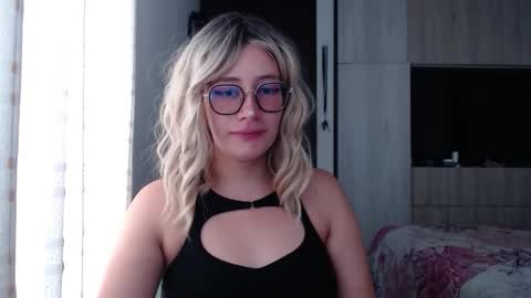 Snapshot of mariana124_ chatting on 09/30/25, 06:35 Mariana online show from 09/30/25, 06:35