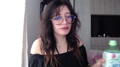 Snapshot of mariana124_ chatting on 10/01/25, 06:58 Mariana online show from 10/01/25, 06:58