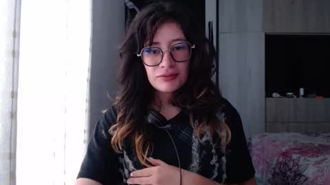 Snapshot of mariana124_ chatting on 10/02/25, 01:40 Mariana online show from 10/02/25, 01:40