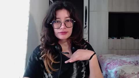 Snapshot of mariana124_ chatting on 10/10/25, 02:38 Mariana online show from 10/10/25, 02:38