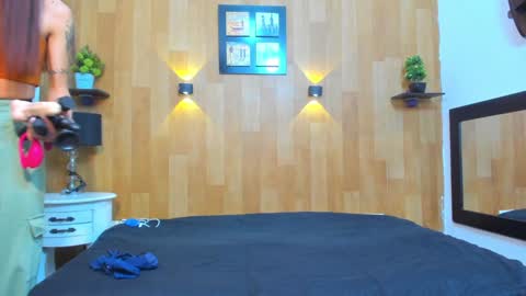 Mariana Angel online show from 12/30/24, 02:19