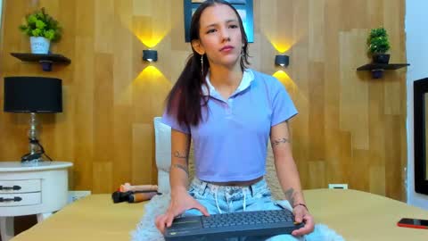 Mariana Angel online show from 02/09/25, 02:29