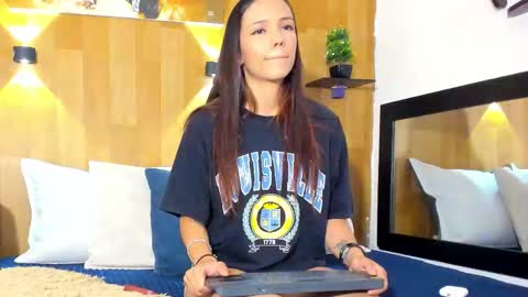 Mariana Angel online show from 10/13/25, 01:22