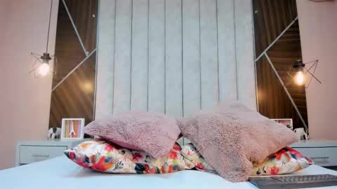 Mariana  online show from 11/22/25, 10:53