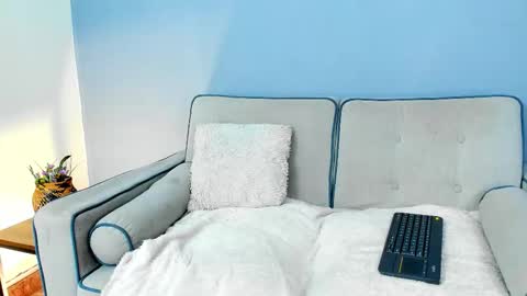 Mariana Vargas online show from 10/20/25, 02:28