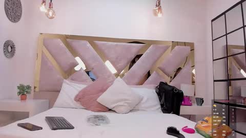 Marianee Rousse  online show from 10/26/25, 10:58