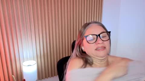 Marian Love  online show from 11/08/25, 10:48