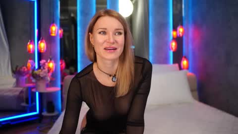 Snapshot of marianova chatting on 11/10/25, 10:36 Maria online show from 11/10/25, 10:36