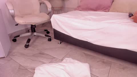 Maria Pettit online show from 02/08/25, 03:21