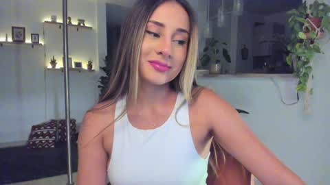Snapshot of mariascarlett chatting on 01/19/25, 01:00 mariascarlett online show from 01/19/25, 01:00