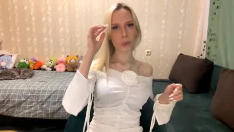 Molly online show from 09/14/25, 06:23