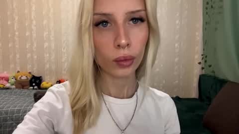 Molly online show from 09/22/25, 07:21