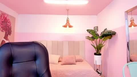 Snapshot of marie_harper chatting on 12/20/24, 03:47 Marie online show from 12/20/24, 03:47