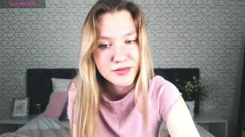 Snapshot of mariel_brown chatting on 01/06/25, 05:59 mariel_brown online show from 01/06/25, 05:59