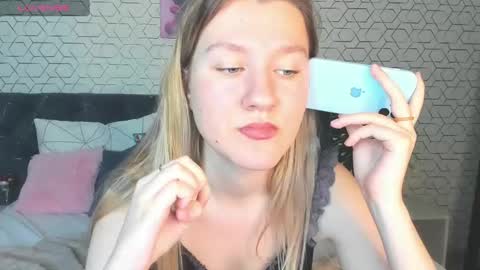 Snapshot of mariel_brown chatting on 01/07/25, 06:14 mariel_brown online show from 01/07/25, 06:14