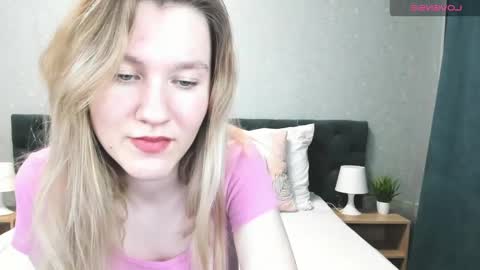Snapshot of mariel_brown chatting on 01/24/25, 08:02 mariel_brown online show from 01/24/25, 08:02