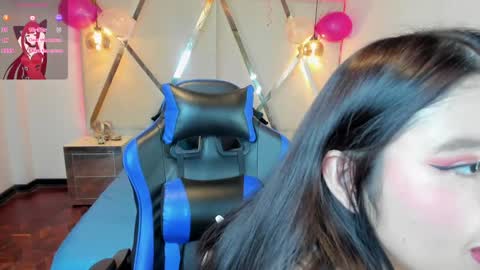 Snapshot of marielqueenx chatting on 01/31/25, 04:36 Viviana online show from 01/31/25, 04:36