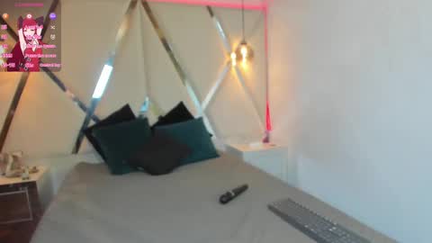 Snapshot of marielqueenx chatting on 02/11/25, 05:58 Viviana online show from 02/11/25, 05:58