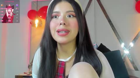 Snapshot of marielqueenx chatting on 03/01/25, 06:24 Viviana online show from 03/01/25, 06:24