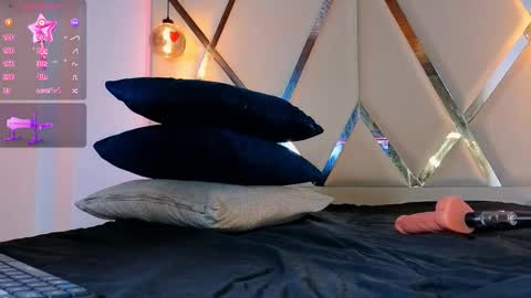 Snapshot of marielqueenx chatting on 09/26/25, 05:44 Viviana online show from 09/26/25, 05:44