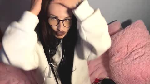 Snapshot of marielrushanan chatting on 11/02/25, 03:58 Hanna online show from 11/02/25, 03:58