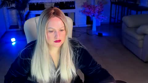 Snapshot of mariemlui chatting on 10/14/25, 10:16 mariemlui online show from 10/14/25, 10:16