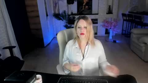 Snapshot of mariemlui chatting on 10/17/25, 09:23 mariemlui online show from 10/17/25, 09:23